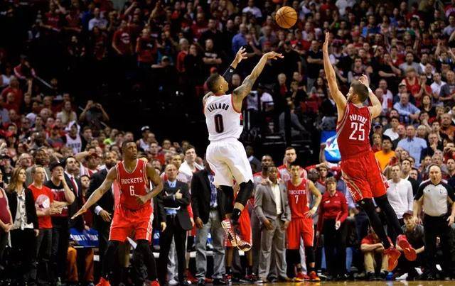  开拓者官宣利拉德赛季报销  